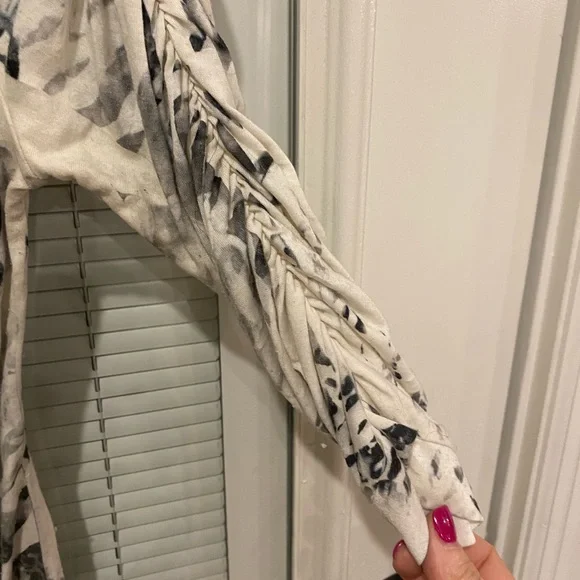 Embellished top with embroider and gem detail - Picture 4 of 6